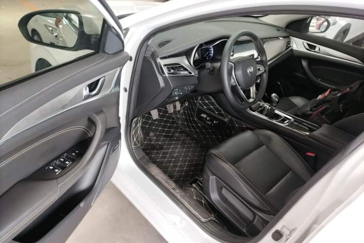 Used CHANGAN Eado 2018 High-Energy Edition 1.6L GDI Manual Pioneer Model China V Standard Driver Seat