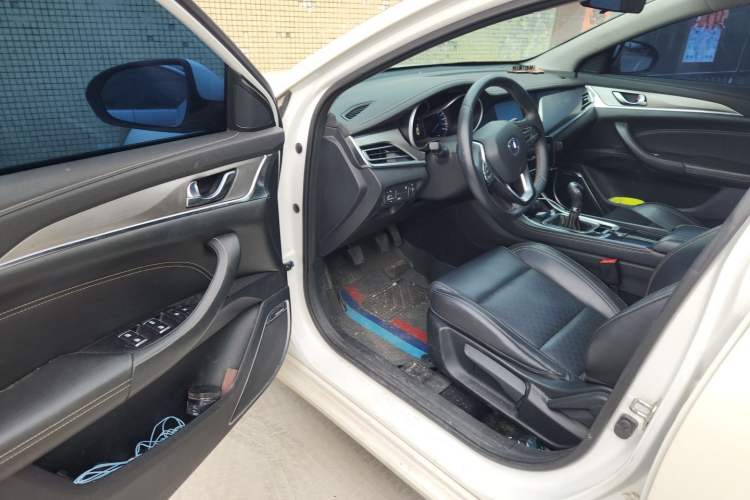 Used CHANGAN Eado 2018 1.6L GDI Manual Fashion Edition Driver Seat
