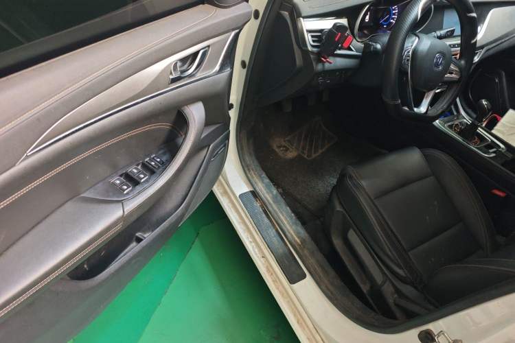 Used CHANGAN Eado 2018 1.6L GDI Manual Fashion Edition Driver Seat