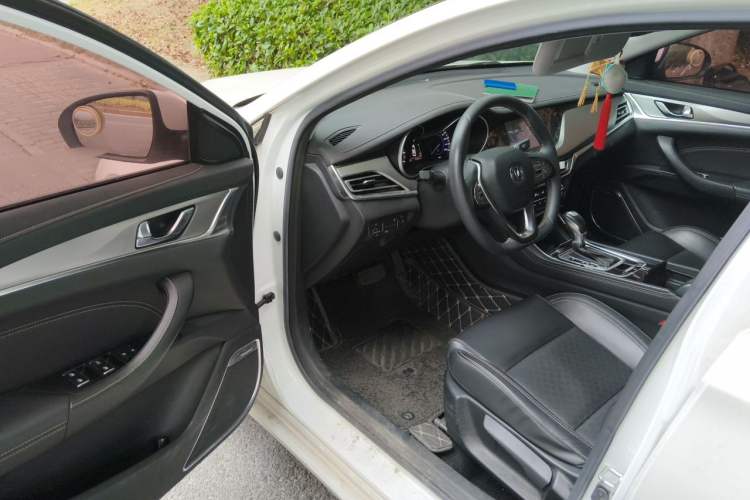 Used CHANGAN Eado 2018 1.6L GDI Automatic Fashion Edition Driver Seat