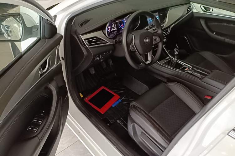 Used CHANGAN Eado 2018 1.6L GDI Manual Fashion Edition Driver Seat