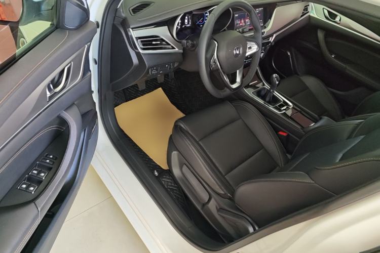 Used CHANGAN Eado 2018 High-Energy Edition 1.6L GDI Manual Pioneer Model China V Standard Driver Seat