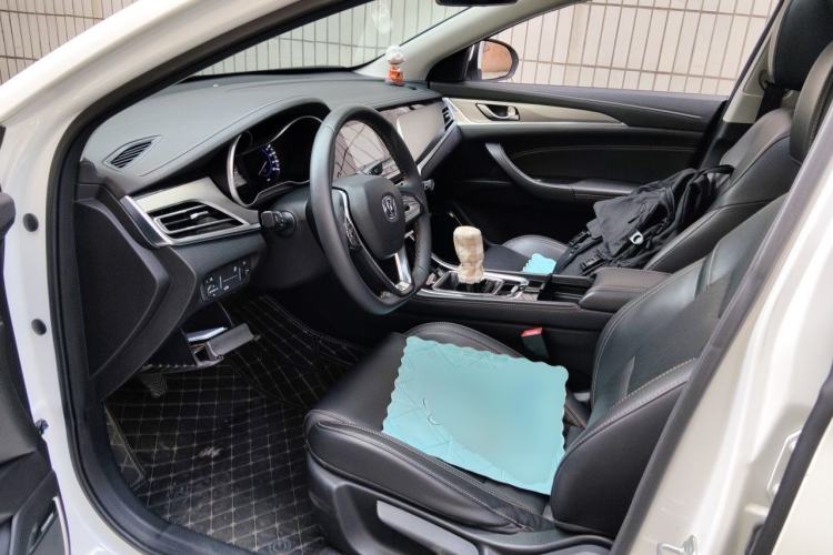 Used CHANGAN Eado 2018 1.6L GDI Manual Fashion Edition Driver Seat