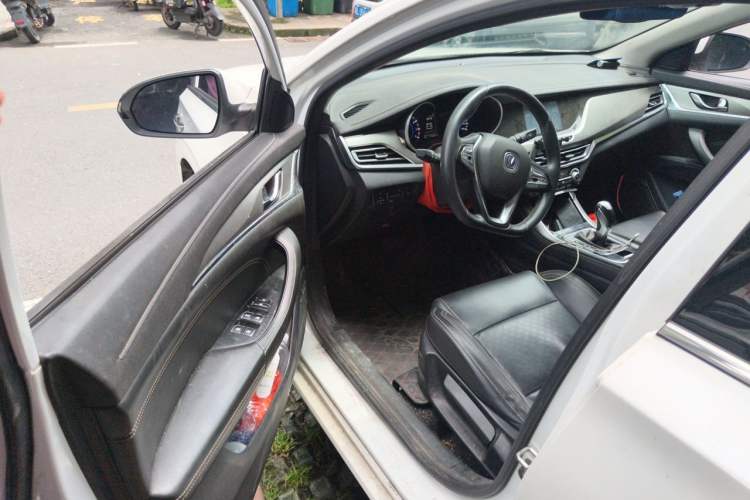 Used CHANGAN Eado 2018 1.6L GDI Automatic Fashion Edition Driver Seat