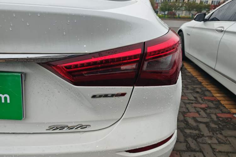 Used CHANGAN Eado 2018 High-Energy Edition 1.6L GDI Manual Pioneer Model China V Standard Exterior 3