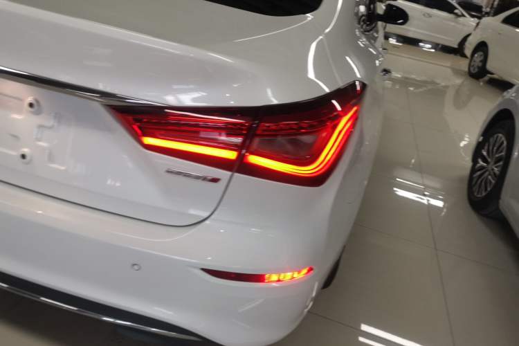 Used CHANGAN Eado 2018 High-Energy Edition 1.6L GDI Manual Pioneer Model China V Standard Exterior 3