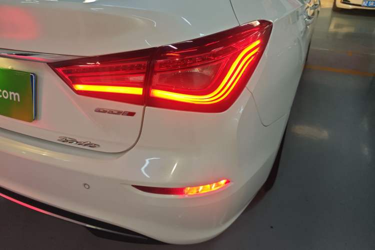 Used CHANGAN Eado 2018 High-Energy Edition 1.6L GDI Automatic Pioneer Model China V Standard Exterior 3
