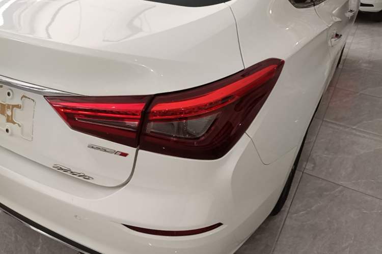 Used CHANGAN Eado 2018 1.6L GDI Manual Fashion Edition Exterior 3
