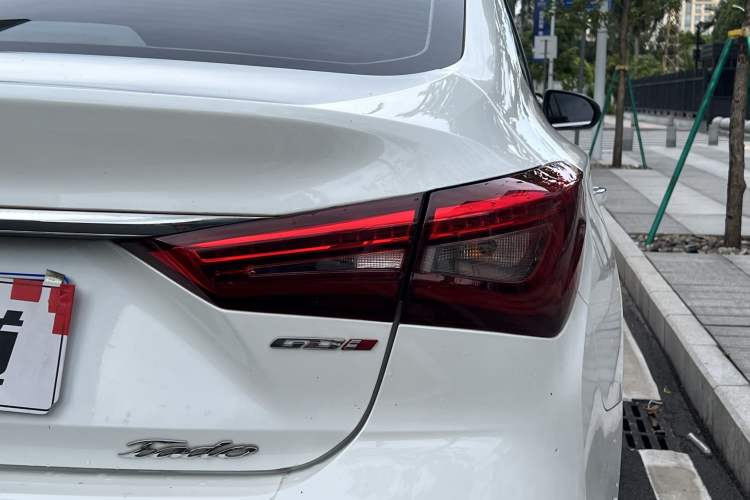 Used CHANGAN Eado 2018 High-Energy Edition 1.6L GDI Automatic Pioneer Model China V Standard Exterior 7