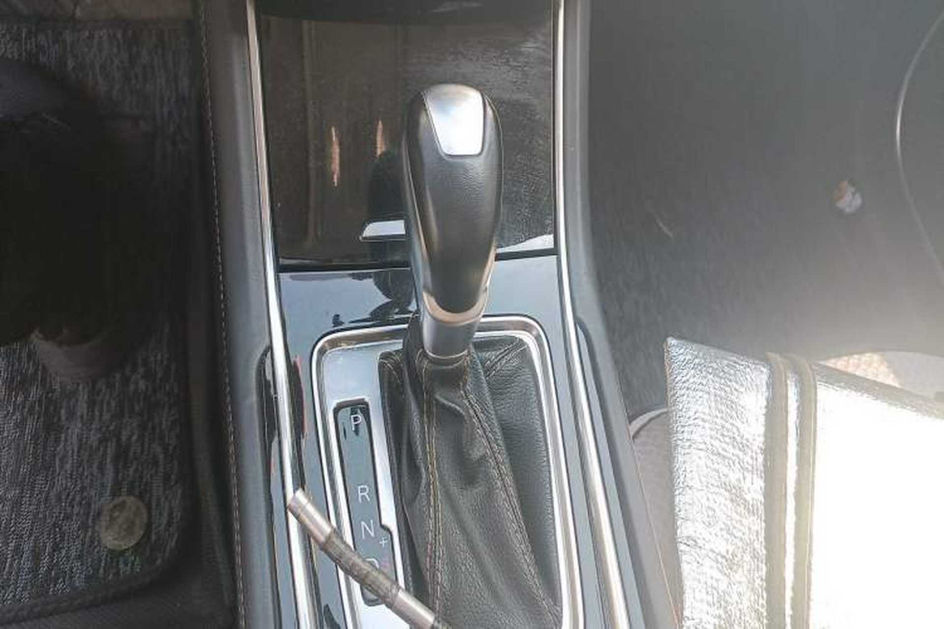 Used CHANGAN Eado 2018 1.6L GDI Automatic Fashion Edition Gear Lever