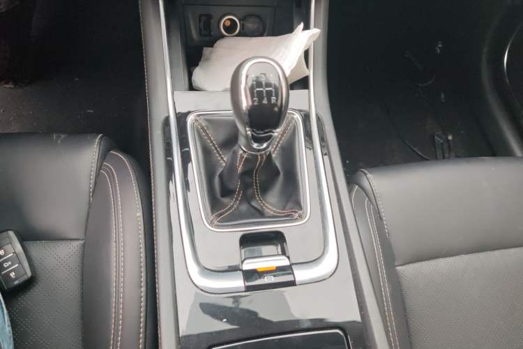Used CHANGAN Eado 2018 High-Energy Edition 1.6L GDI Manual Pioneer Model China V Standard Gear Lever