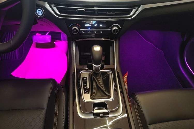 Used CHANGAN Eado 2018 1.6L GDI Automatic Fashion Edition Gear Lever