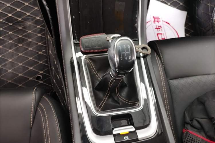 Used CHANGAN Eado 2018 High-Energy Edition 1.6L GDI Manual Pioneer Model China V Standard Gear Lever