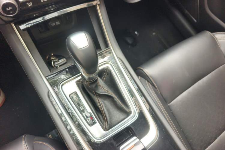 Used CHANGAN Eado 2018 1.6L GDI Automatic Fashion Edition Gear Lever