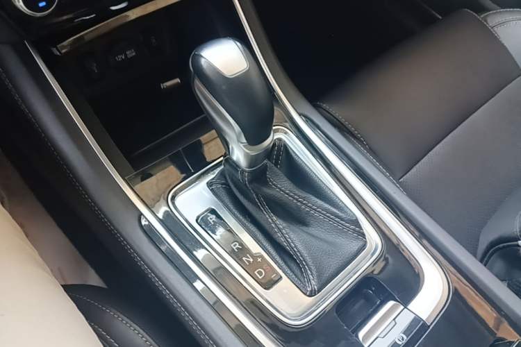 Used CHANGAN Eado 2018 1.6L GDI Automatic Fashion Edition Gear Lever