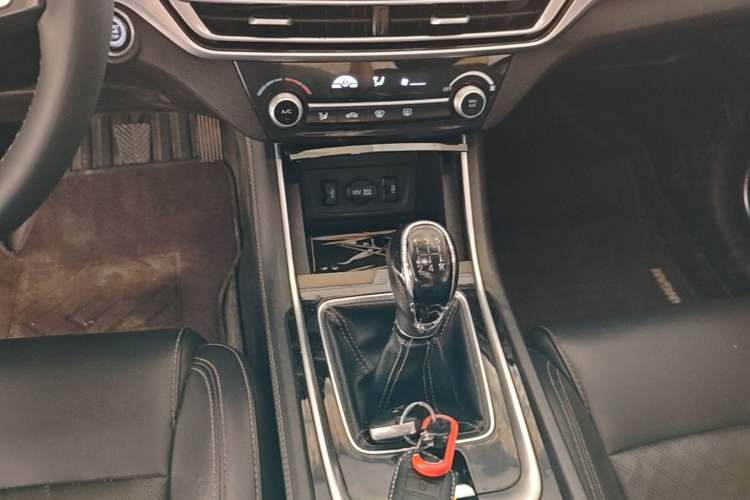 Used CHANGAN Eado 2018 1.6L GDI Manual Fashion Edition Gear Lever
