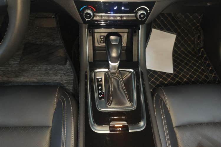 Used CHANGAN Eado 2018 High-Energy Edition 1.6L GDI Automatic Pioneer Model China V Standard Gear Lever