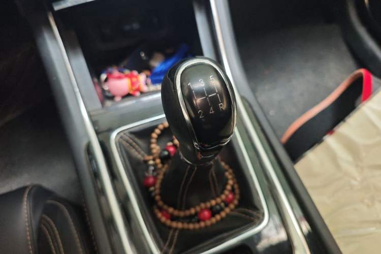 Used CHANGAN Eado 2018 1.6L GDI Manual Fashion Edition Gear Lever