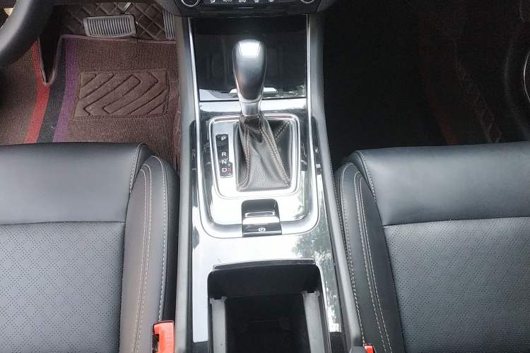 Used CHANGAN Eado 2018 High-Energy Edition 1.6L GDI Automatic Pioneer Model China V Standard Gear Lever