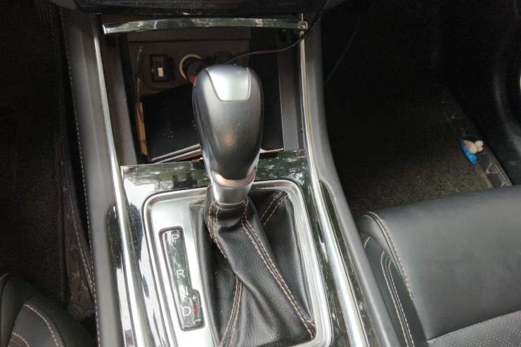 Used CHANGAN Eado 2018 1.6L GDI Automatic Fashion Edition Gear Lever
