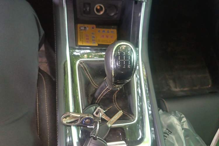 Used CHANGAN Eado 2018 1.6L GDI Manual Fashion Edition Gear Lever