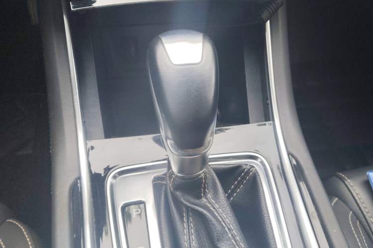 Used CHANGAN Eado 2018 High-Energy Edition 1.6L GDI Automatic Pioneer Model China V Standard Gear Lever