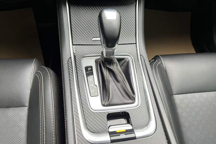 Used CHANGAN Eado 2018 High-Energy Edition 1.6L GDI Automatic Pioneer Model China V Standard Gear Lever