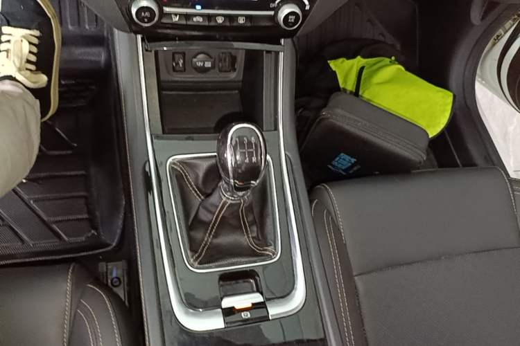 Used CHANGAN Eado 2018 1.6L GDI Manual Fashion Edition Gear Lever