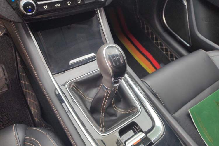 Used CHANGAN Eado 2018 1.6L GDI Manual Fashion Edition Gear Lever