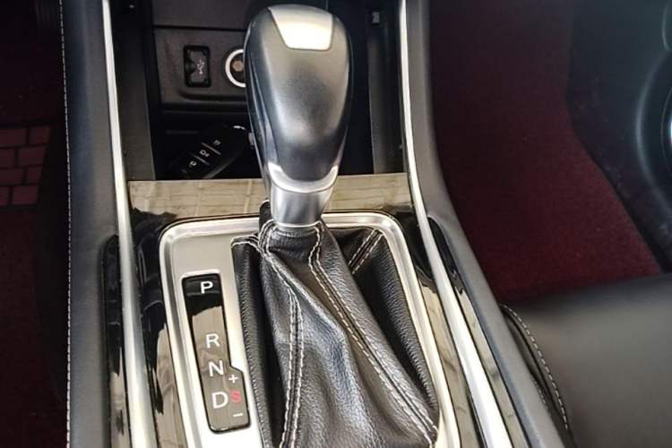 Used CHANGAN Eado 2018 High-Energy Edition 1.6L GDI Automatic Pioneer Model China V Standard Gear Lever