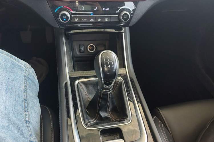 Used CHANGAN Eado 2018 1.6L GDI Manual Trendy Model China V Standard Gear Lever