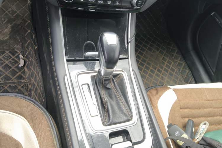 Used CHANGAN Eado 2018 High-Energy Edition 1.6L GDI Automatic Pioneer Model China V Standard Gear Lever