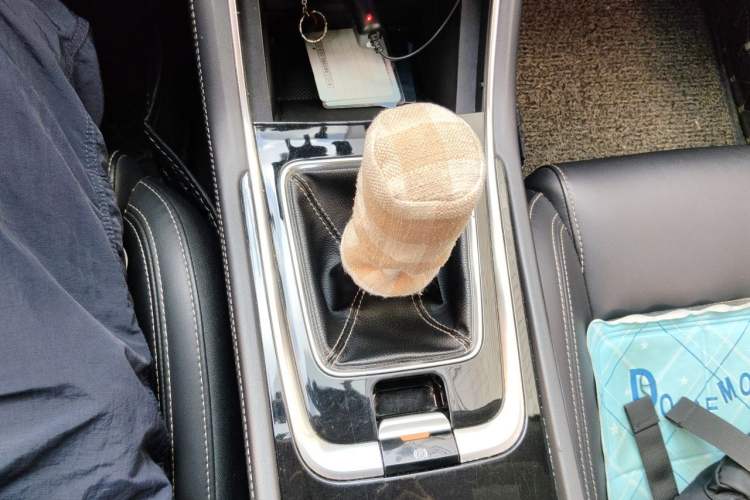 Used CHANGAN Eado 2018 1.6L GDI Manual Fashion Edition Gear Lever