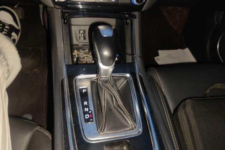 Used CHANGAN Eado 2018 1.6L GDI Automatic Fashion Edition Gear Lever