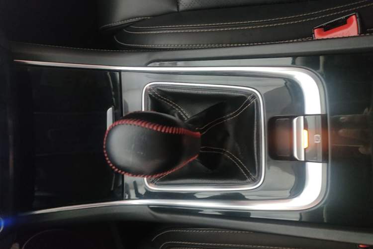 Used CHANGAN Eado 2018 High-Energy Edition 1.6L GDI Manual Pioneer Model China V Standard Gear Lever