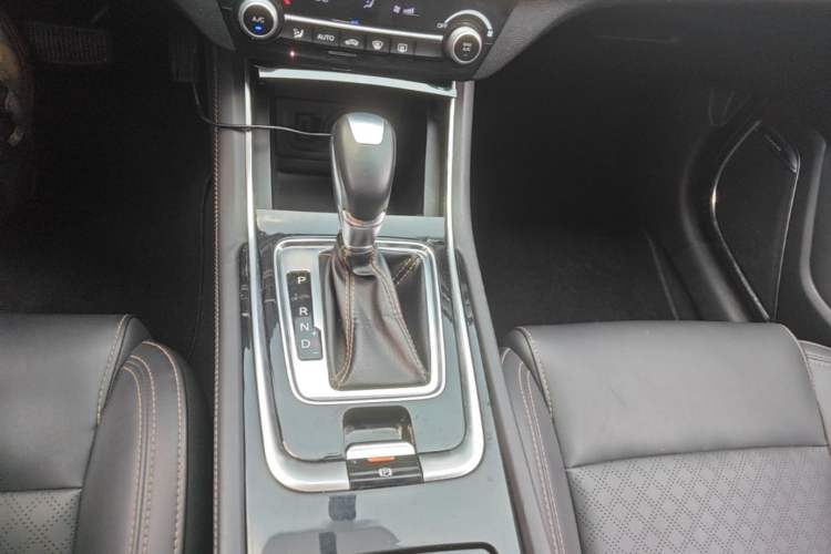 Used CHANGAN Eado 2018 High-Energy Edition 1.6L GDI Automatic Pioneer Model China V Standard Gear Lever