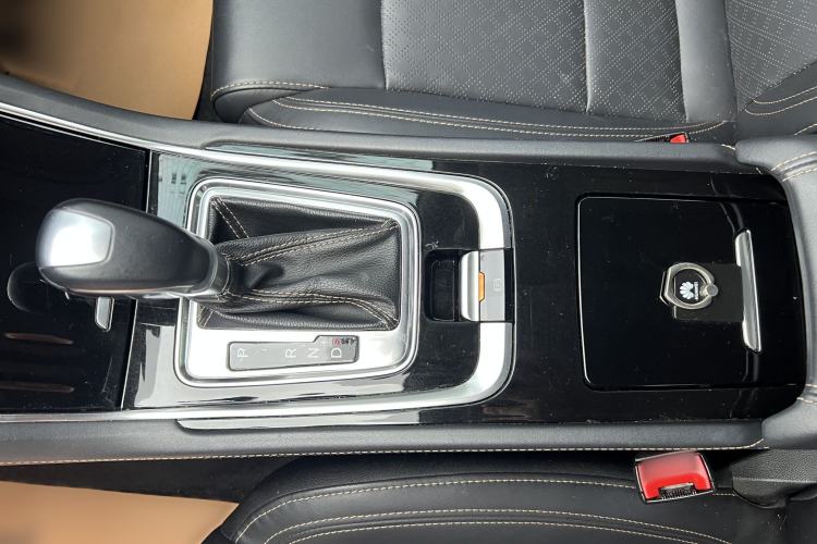 Used CHANGAN Eado 2018 High-Energy Edition 1.6L GDI Automatic Pioneer Model China V Standard Gear Lever