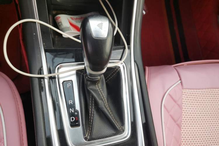 Used CHANGAN Eado 2018 1.6L GDI Automatic Fashion Edition Gear Lever