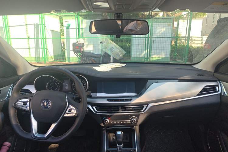 Used CHANGAN Eado 2018 High-Energy Edition 1.6L GDI Automatic Pioneer Model China V Standard Headliner