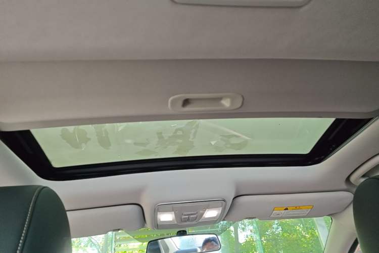 Used CHANGAN Eado 2018 High-Energy Edition 1.6L GDI Manual Pioneer Model China V Standard Headliner