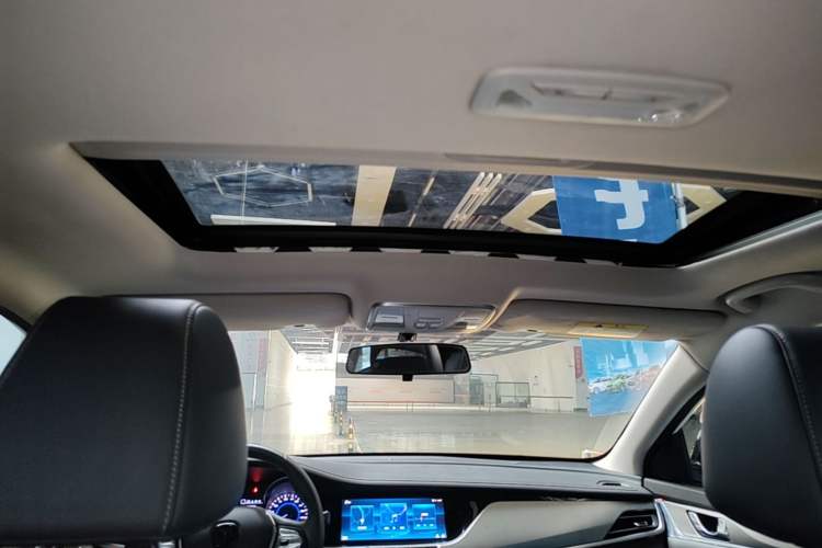 Used CHANGAN Eado 2018 High-Energy Edition 1.6L GDI Manual Pioneer Model China V Standard Headliner