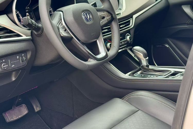 Used CHANGAN Eado 2018 1.6L GDI Automatic Fashion Edition Interior 1