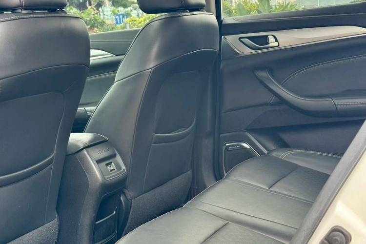Used CHANGAN Eado 2018 1.6L GDI Automatic Fashion Edition Interior 2
