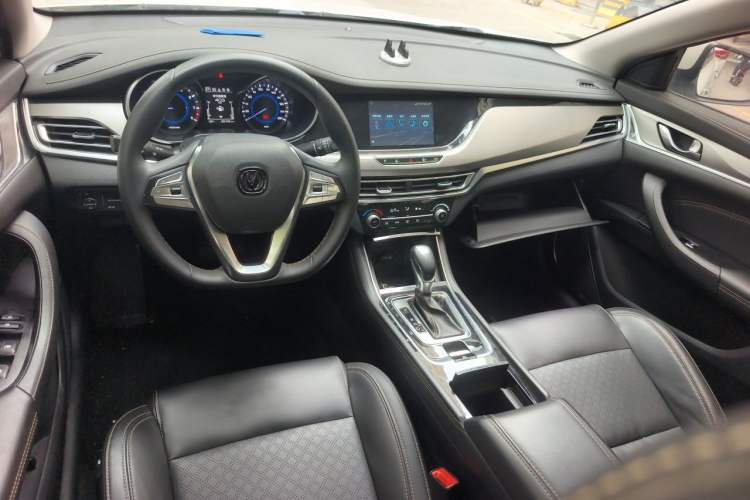Used CHANGAN Eado 2018 1.6L GDI Automatic Fashion Edition Interior 2