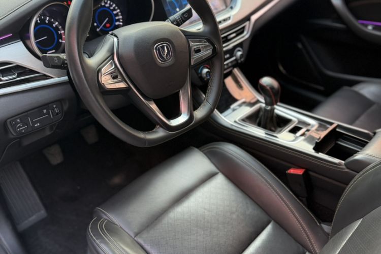 Used CHANGAN Eado 2018 High-Energy Edition 1.6L GDI Manual Pioneer Model China V Standard Interior 2