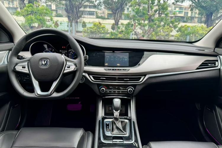 Used CHANGAN Eado 2018 1.6L GDI Automatic Fashion Edition Interior 3
