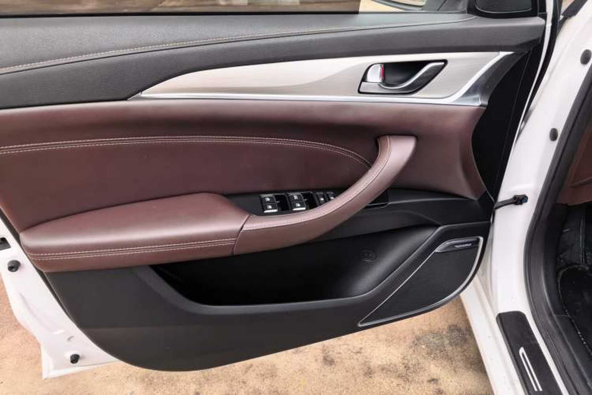 Used CHANGAN Eado 2018 1.6L GDI Manual LingShang Model Interior 3