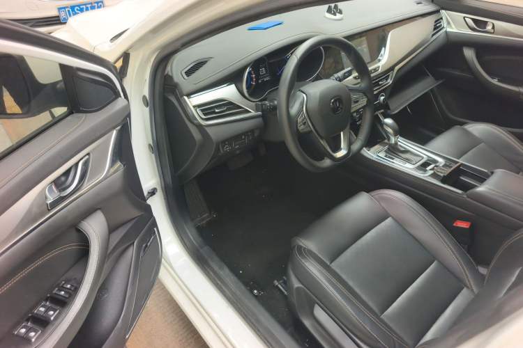 Used CHANGAN Eado 2018 1.6L GDI Automatic Fashion Edition Interior 3