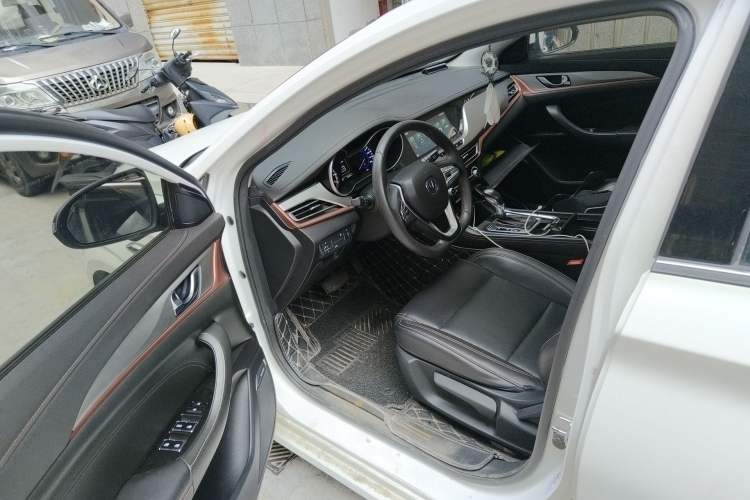 Used CHANGAN Eado 2018 1.6L GDI Automatic Trendy Model China V Standard Interior 3