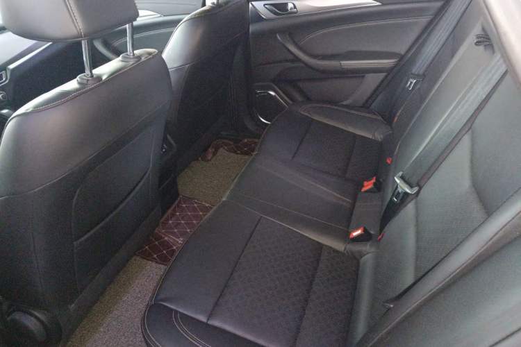 Used CHANGAN Eado 2018 High-Energy Edition 1.6L GDI Automatic Pioneer Model China V Standard Interior 3